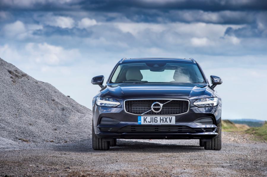  Volvo V90 D4 Momentum 2016 года  (UK) (фото 9 из 21)